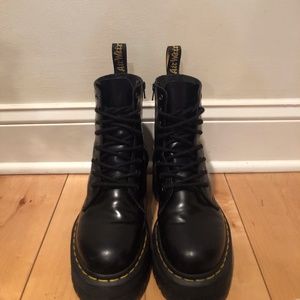SIZE 8 - DR. MARTEN - JADON PLATFORM